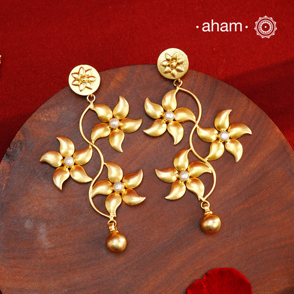 These Gold Polish Silver Earrings are a fun and versatile addition to any jewelry collection. With a light weight and delicate flower design, they can effortlessly be worn to work or for a night out. Crafted in 92.5 silver with a stunning gold polish, these earrings are both elegant and durable. Elevate any outfit with these beautiful earrings.