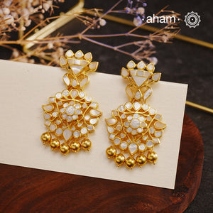 Embrace the allure of timeless elegance with Aham Jewellery’s latest Mother of Pearl collection, a radiant choice for festive celebrations and weddings.The earrings are crafted in 92.5 silver and adorned with a luxurious gold polish, capturing the iridescent beauty of mother of pearl.This collection is designed with festivities, bridesmaids, and destination weddings in mind, offering a versatile blend of tradition and contemporary charm. Ideal for those seeking an ethereal statement, our Mother of Pearl col