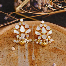 Embrace the allure of timeless elegance with Aham Jewellery’s latest Mother of Pearl collection, a radiant choice for festive celebrations and weddings. Each piece is crafted in 92.5 silver and adorned with a luxurious gold polish, capturing the iridescent beauty of mother of pearl.