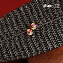 If you someone who like to wear small, minimal yet festive earrings then this one is for you. Little mini kundan work earrings crafted in 92.5 silver with gold polish. Perfect for small celebrations and everyday dressing up.