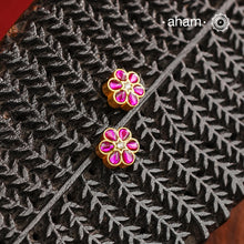 If you someone who like to wear small, minimal yet festive earrings then this one is for you. Little mini kundan work earrings crafted in 92.5 silver with gold polish. Perfect for small celebrations and everyday dressing up.