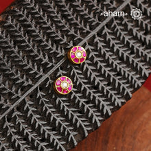 If you someone who like to wear small, minimal yet festive earrings then this one is for you. Little mini kundan work earrings crafted in 92.5 silver with gold polish. Perfect for small celebrations and everyday dressing up.