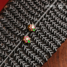 If you someone who like to wear small, minimal yet festive earrings then this one is for you. Little mini kundan work earrings crafted in 92.5 silver with gold polish. Perfect for small celebrations and everyday dressing up.
