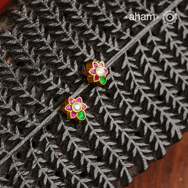If you someone who like to wear small, minimal yet festive earrings then this one is for you. Little mini kundan work earrings crafted in 92.5 silver with gold polish. Perfect for small celebrations and everyday dressing up.