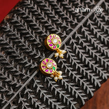 If you someone who like to wear small, minimal yet festive earrings then this one is for you. Little mini kundan work earrings crafted in 92.5 silver with gold polish. Perfect for small celebrations and everyday dressing up.