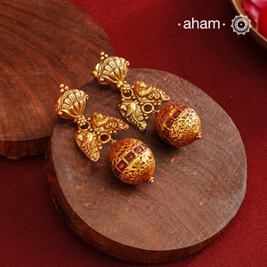 These Gold Polish Peacock Silver Earrings beautifully reflect the elegance of South Indian traditional design, featuring delicate kemp work. Crafted from 92.5% pure silver with a fine gold polish, it is a graceful and timeless design that complements your style effortlessly.