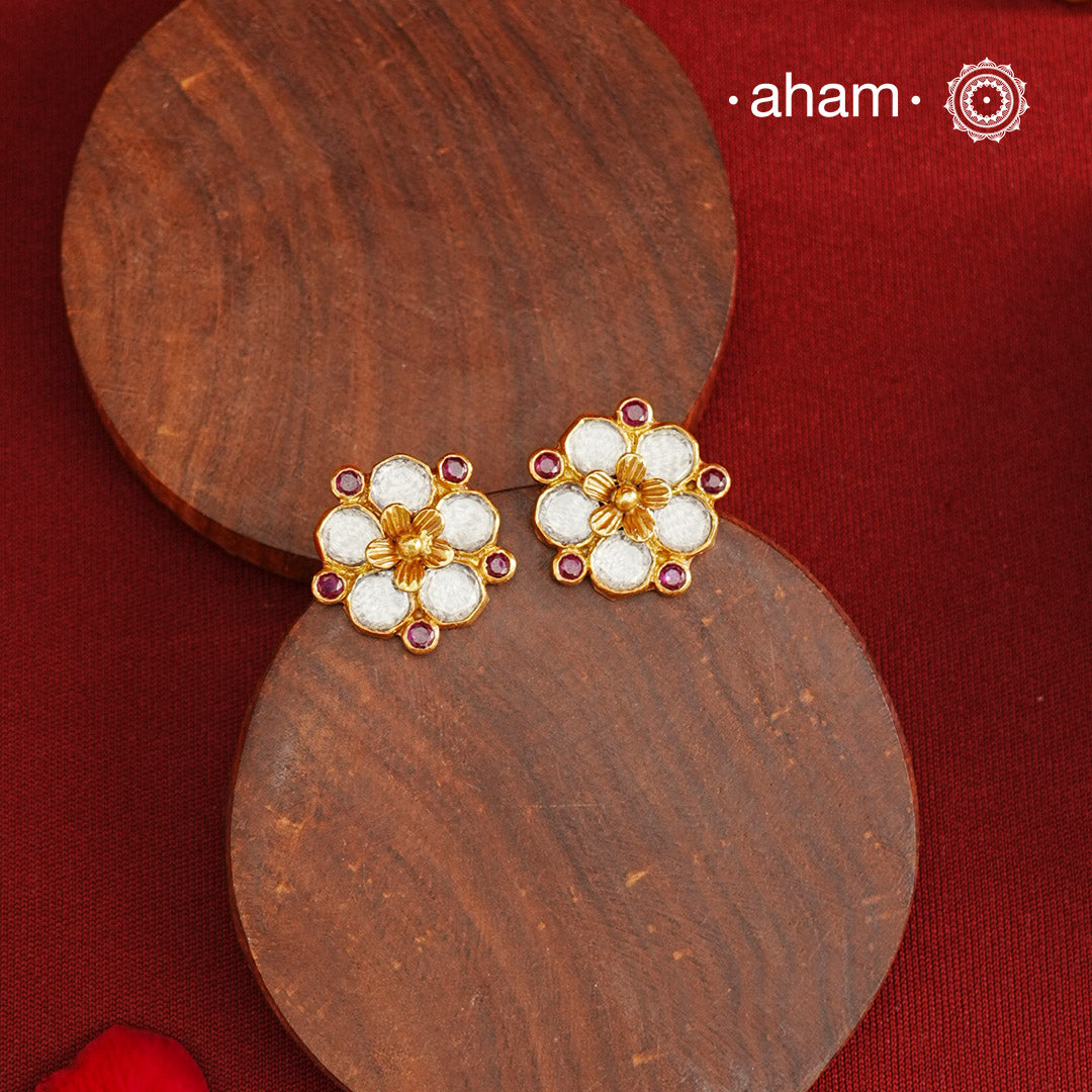 Little Kundan flower studs Handcrafted using traditional methods in 92.5 sterling silver with gold polish. Pair these with your outfits this festive season to ace your look.
