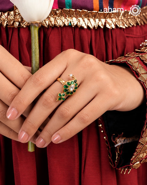 Festive gold polish adjustable ring, handcrafted in silver. Perfect for special occasions and festivities.