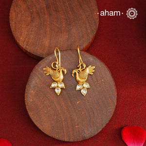 Light weight bird earrings with kundan accents, crafted in 92.5 silver with gold polish. Comes with fishhook for ease of wear.
