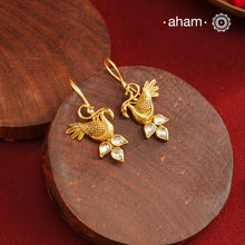 Light weight bird earrings with kundan accents, crafted in 92.5 silver with gold polish. Comes with fishhook for ease of wear.