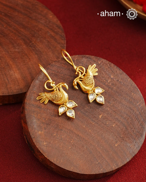 Light weight bird earrings with kundan accents, crafted in 92.5 silver with gold polish. Comes with fishhook for ease of wear. 