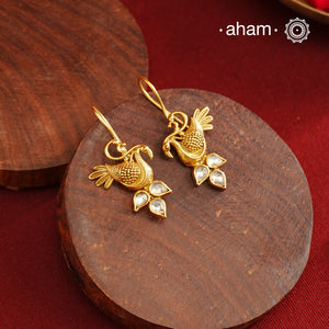 Light weight bird earrings with kundan accents, crafted in 92.5 silver with gold polish. Comes with fishhook for ease of wear.