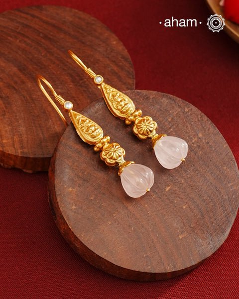 Light weight silver earrings with gold polish with Lakshmiji and a green drop.
Handcrafted using traditional methods in 92.5 sterling silver with gold polish.&nbsp;
Pair these with your ethnic outfits this festive season to ace your look.