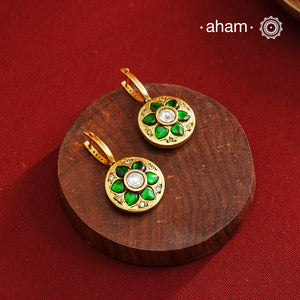 These two-sided hoop earrings combine classic elegance with contemporary design. Made from 92.5% silver and finished with a fine gold polish, they showcase red kundan stones on one side and green kundan on the other. This dual-sided feature offers versatile styling options, complementing a wide range of Indian attire. Expertly crafted, these earrings deliver both quality and adaptability for sophisticated everyday or festive wear.