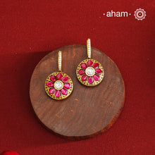 These two-sided hoop earrings combine classic elegance with contemporary design. Made from 92.5% silver and finished with a fine gold polish, they showcase red kundan stones on one side and green kundan on the other. This dual-sided feature offers versatile styling options, complementing a wide range of Indian attire. Expertly crafted, these earrings deliver both quality and adaptability for sophisticated everyday or festive wear.