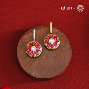 These two-sided hoop earrings combine classic elegance with contemporary design. Made from 92.5% silver and finished with a fine gold polish, they showcase red kundan stones on one side and green kundan on the other. This dual-sided feature offers versatile styling options, complementing a wide range of Indian attire. Expertly crafted, these earrings deliver both quality and adaptability for sophisticated everyday or festive wear.