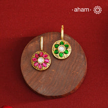 These two-sided hoop earrings combine classic elegance with contemporary design. Made from 92.5% silver and finished with a fine gold polish, they showcase red kundan stones on one side and green kundan on the other. This dual-sided feature offers versatile styling options, complementing a wide range of Indian attire. Expertly crafted, these earrings deliver both quality and adaptability for sophisticated everyday or festive wear.