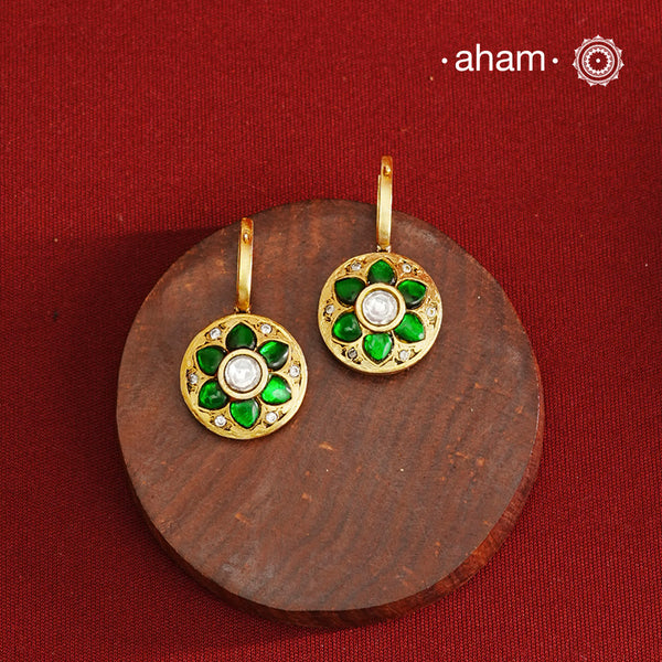 These two-sided hoop earrings combine classic elegance with contemporary design. Made from 92.5% silver and finished with a fine gold polish, they showcase red kundan stones on one side and green kundan on the other. This dual-sided feature offers versatile styling options, complementing a wide range of Indian attire. Expertly crafted, these earrings deliver both quality and adaptability for sophisticated everyday or festive wear.