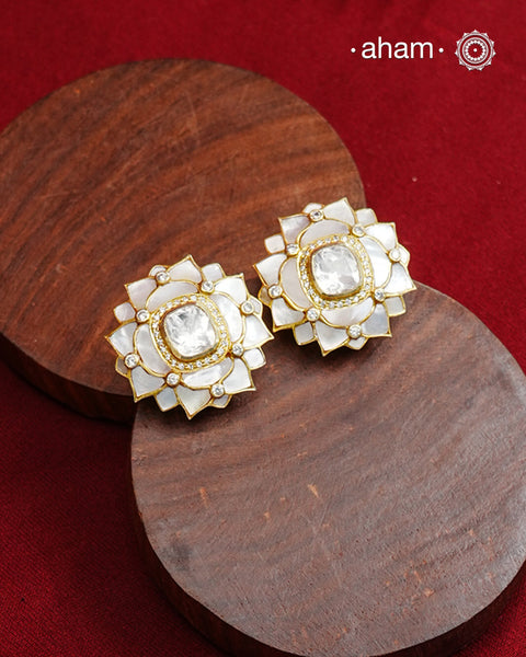 Embrace the allure of timeless elegance with Aham Jewellery’s latest Mother of Pearl collection, a radiant choice for festive celebrations and weddings. Each piece is crafted in 92.5 silver and adorned with a luxurious gold polish, capturing the iridescent beauty of mother of pearl.