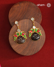 These exquisite earrings feature a carved black onyx center, elegantly framed by kundan parrots on each side. Crafted from 92.5% silver with a fine gold polish, they offer a perfect blend of traditional artistry and contemporary style. Ideal for mehandi and sangeet functions, these earrings add a sophisticated touch to festive attire while showcasing expert craftsmanship.