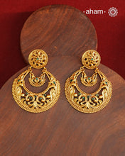 These Gold Polish Silver Chandbali Earrings showcase intricate rava and filigree craftsmanship, reflecting timeless traditional design. Crafted from 92.5% sterling silver with a delicate gold polish, they offer enduring elegance suitable for generations. Their classic style ensures they remain a fashionable choice for any occasion.