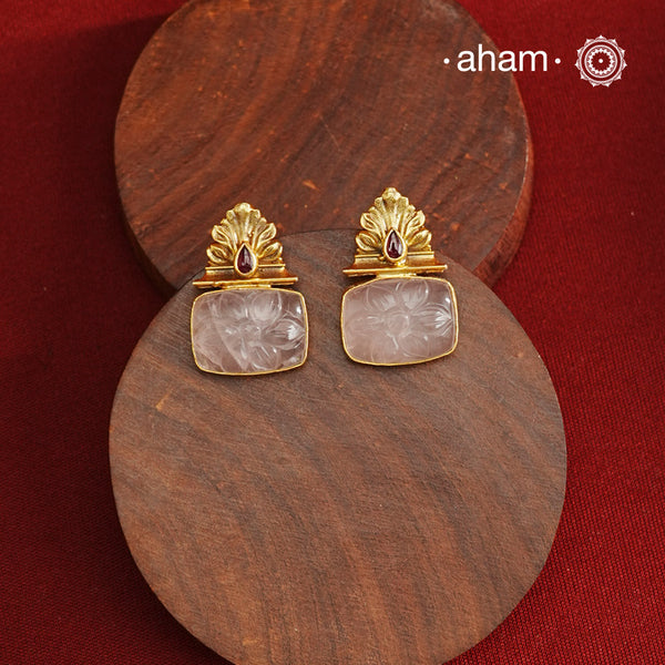 These Gold Polish Silver Earrings feature a contemporary design highlighed by carved rose quartz. Expertly crafted in 92.5% sterling silver and finished with a refined gold polish, they offer a sophisticated blend of modern style and timeless elegance. Ideal for adding a distinctive touch to both casual and formal ensembles.