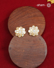 Embrace the allure of timeless elegance with Aham Jewellery’s latest Mother of Pearl collection, a radiant choice for festive celebrations and weddings. Each piece is crafted in 92.5 silver and adorned with a luxurious gold polish, capturing the iridescent beauty of mother of pearl.