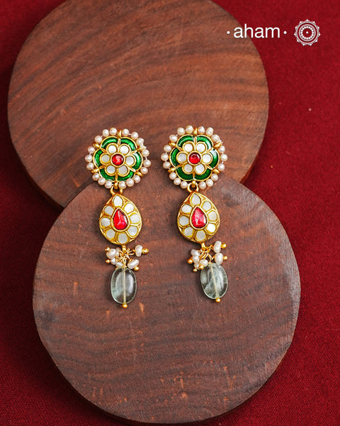 Traditional Gold Polish earrings with kundan and pearl work.&nbsp;
Handcrafted using traditional methods in 92.5 sterling silver with gold polish.&nbsp;
Perfect to Pair these with your ethnic outfits this festive season.