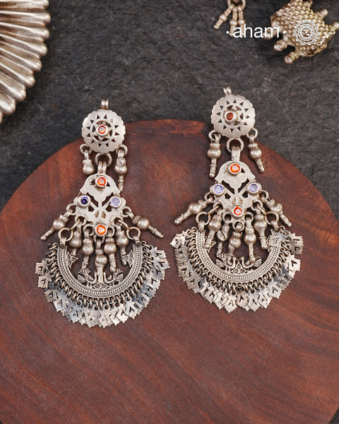 A classic design from Rajasthan's tribal heritage, these Tribal Silver Bali Earrings feature beautiful cutwork silver leaves at the bottom.