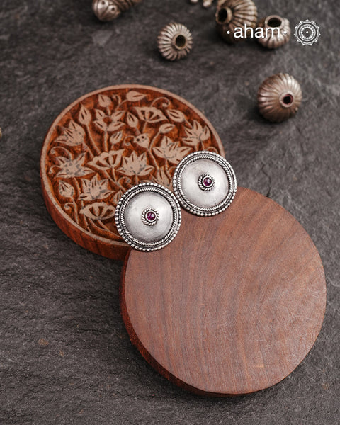 Expertly handcrafted in Kolhapur, these 92.5 sterling silver earrings are made by skilled artisans. Their lightweight design makes them ideal for everyday wear.