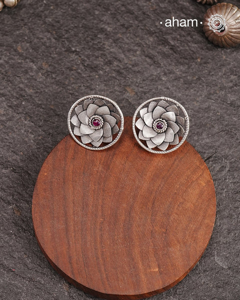 Expertly handcrafted in Kolhapur, these 92.5 sterling silver earrings are made by skilled artisans. Their lightweight design makes them ideal for everyday wear.