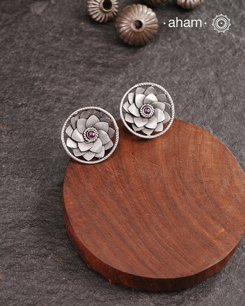 Expertly handcrafted in Kolhapur, these 92.5 sterling silver earrings are made by skilled artisans. Their lightweight design makes them ideal for everyday wear.
