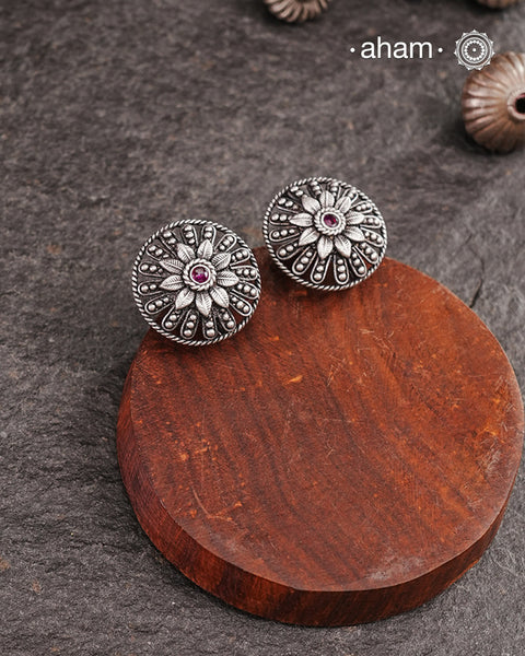 Expertly handcrafted in Kolhapur, these 92.5 sterling silver earrings are made by skilled artisans. Their lightweight design makes them ideal for everyday wear.