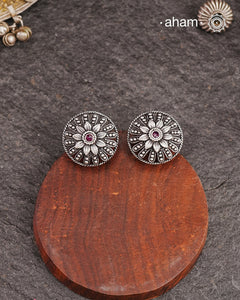 Expertly handcrafted in Kolhapur, these 92.5 sterling silver earrings are made by skilled artisans. Their lightweight design makes them ideal for everyday wear.