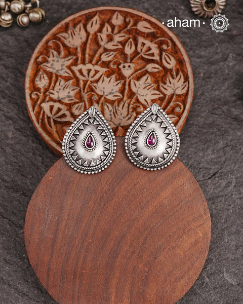 Expertly handcrafted in Kolhapur, these 92.5 sterling silver earrings are made by skilled artisans. Their lightweight design makes them ideal for everyday wear.
