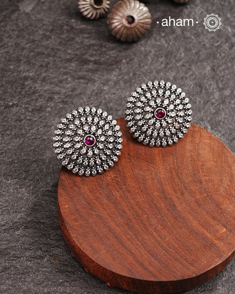 Expertly handcrafted in Kolhapur, these 92.5 sterling silver earrings are made by skilled artisans. Their lightweight design makes them ideal for everyday wear.