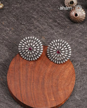Expertly handcrafted in Kolhapur, these 92.5 sterling silver earrings are made by skilled artisans. Their lightweight design makes them ideal for everyday wear.