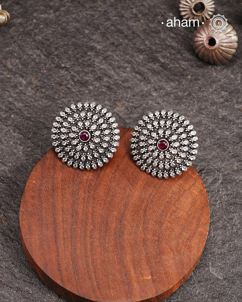 Expertly handcrafted in Kolhapur, these 92.5 sterling silver earrings are made by skilled artisans. Their lightweight design makes them ideal for everyday wear.