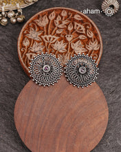 Expertly handcrafted in Kolhapur, these 92.5 sterling silver earrings are made by skilled artisans. Their lightweight design makes them ideal for everyday wear.