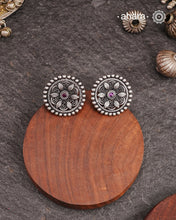 Expertly handcrafted in Kolhapur, these 92.5 sterling silver earrings are made by skilled artisans. Their lightweight design makes them ideal for everyday wear.