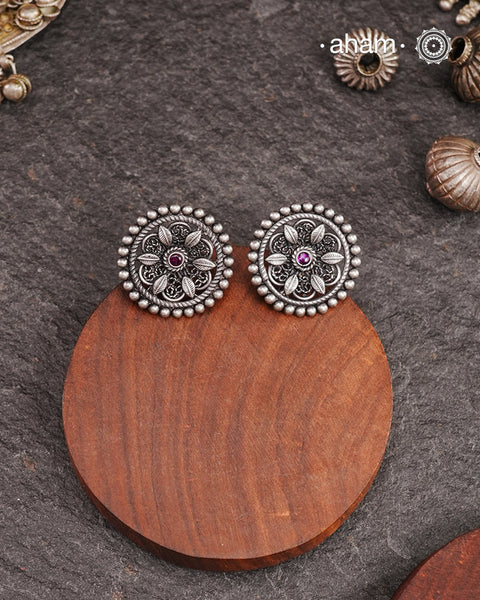 Expertly handcrafted in Kolhapur, these 92.5 sterling silver earrings are made by skilled artisans. Their lightweight design makes them ideal for everyday wear.