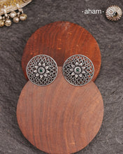 Expertly handcrafted in Kolhapur, these 92.5 sterling silver earrings are made by skilled artisans. Their lightweight design makes them ideal for everyday wear.