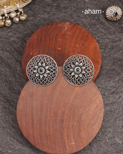 Expertly handcrafted in Kolhapur, these 92.5 sterling silver earrings are made by skilled artisans. Their lightweight design makes them ideal for everyday wear.