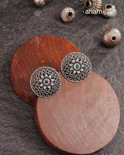 Expertly handcrafted in Kolhapur, these 92.5 sterling silver earrings are made by skilled artisans. Their lightweight design makes them ideal for everyday wear.