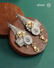 Handcrafted pieces of art put together to create this noori two tone earrings in 92.5 sterling silver with gold polish work, kundan work and cultured pearls.&nbsp;Style this up with your favourite ethnic or fusion outfit