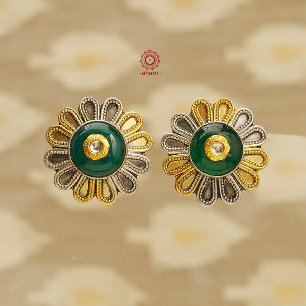 Crafted in 92.5 silver, these Noori Green Two Tone Silver Earrings feature a stunning green kundan with inlay, accented with gold and silver highlights. With their versatile design, these earrings are perfect for any occasion, adding a touch of elegance to any outfit.