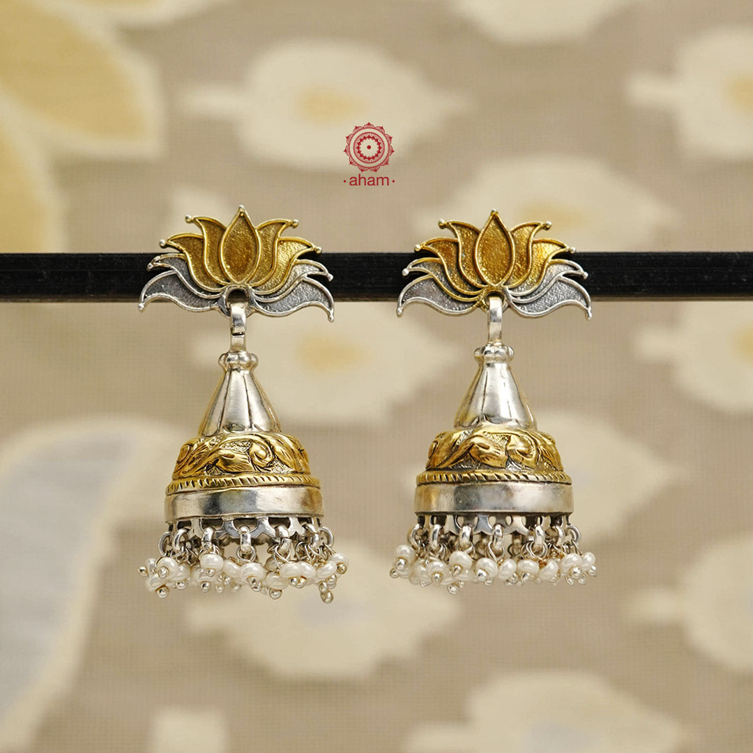 Crafted in 92.5 silver, the Noori Two Tone Lotus Silver Jhumkie is a simple yet versatile piece. Its two tone design adds a unique touch, making it perfect for any occasion. This jhumkie is sure to be a long-lasting addition to your jewelry collection.
