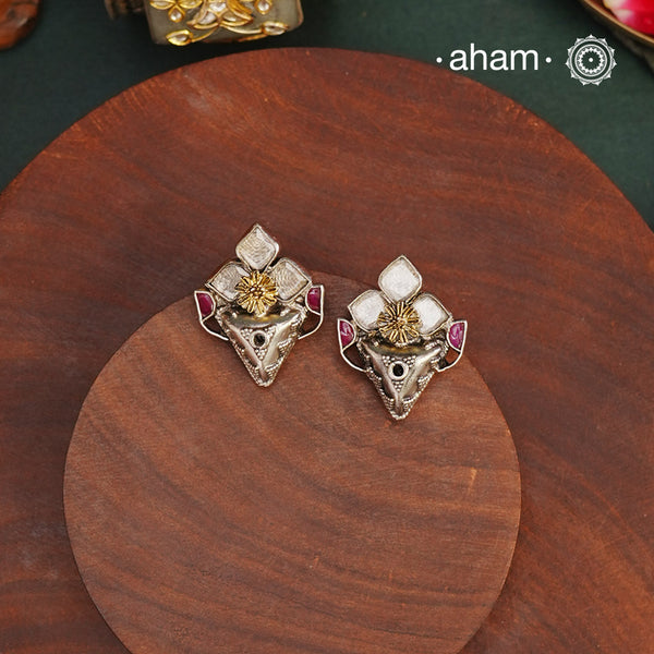 These Noori Two Tone Silver Earrings are both charming and elegant. The deep pink stones paired with a gold highlighted flower in the center add a touch of femininity to any outfit. Crafted in 92.5 silver, these earrings are also a high quality and durable option for everyday wear.