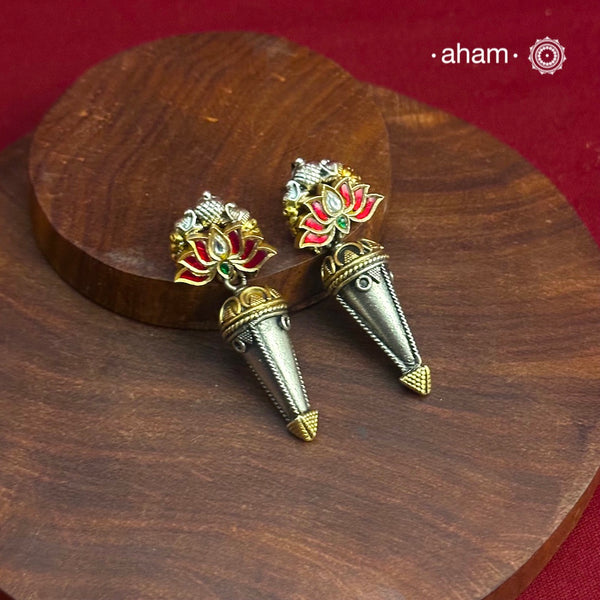 Crafted with delicate 92.5 silver, these stunning Noori Two Tone Lotus Earrings feature a vibrant green stone drop, adding a touch of elegance to any outfit. The intricate Lotus design showcases expert craftsmanship and is perfect for a sophisticated and stylish look.