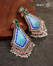 This Meena Work Festive Silver earrings is a stunning piece of jewellery perfect for special occasions. It features a combination of kundan and pearls with very contemporary enamelling work all crafted in 92.5 silver.